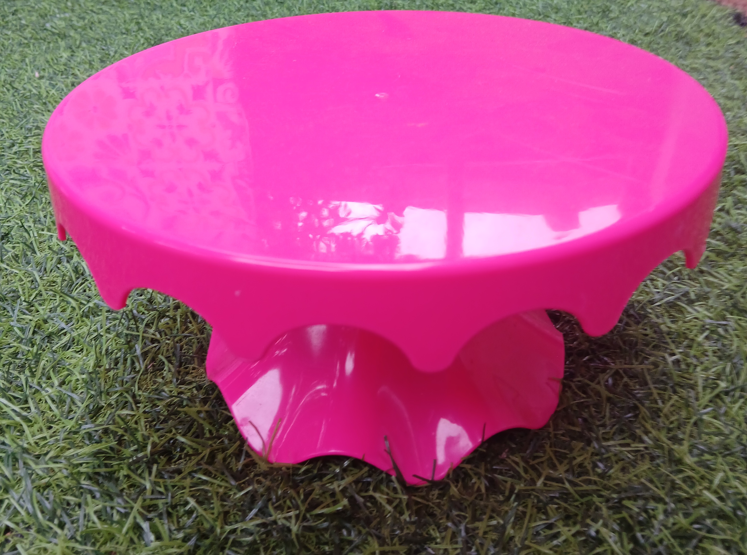 Hot Pink Plastic Cake Stand