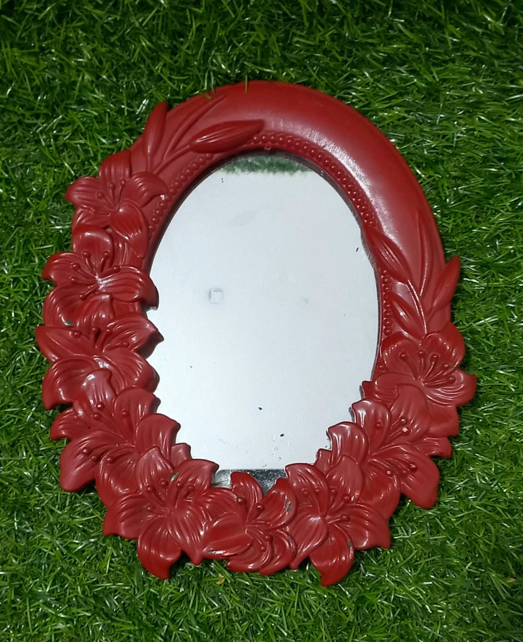 Decorative oval mirror- red diff design