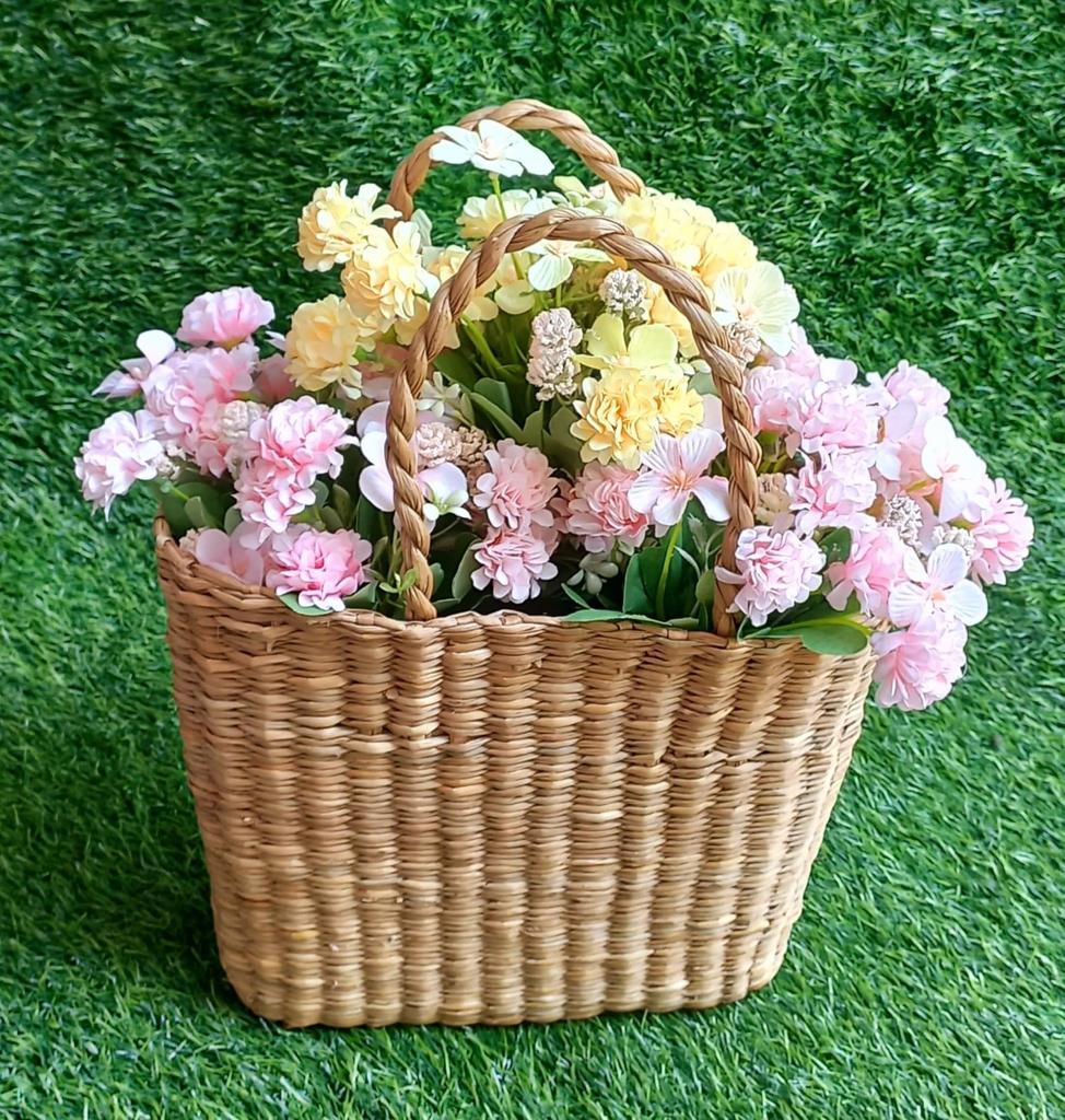 Rattan flat vase with handle (without flowers)
