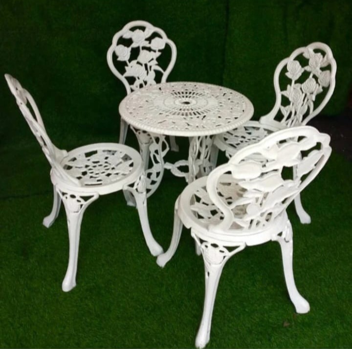 Table - Diameter : 23 Inch, Height : 24 Inch / 
Chair - Height : 32 Inch